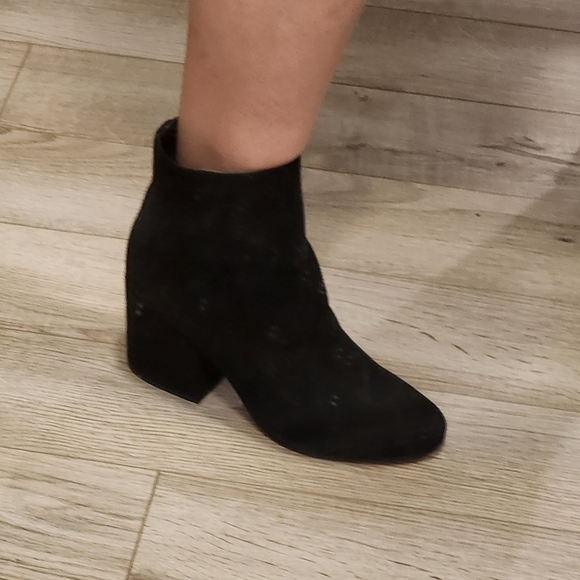 NWOB Sam Edelman Suede Booties - Picture 12 of 12